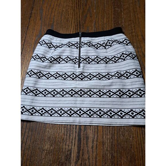 Small Gap Black Cream Lined Rear Zip Go West Mini Micro Skirt Western Aztec Look - Picture 2 of 2